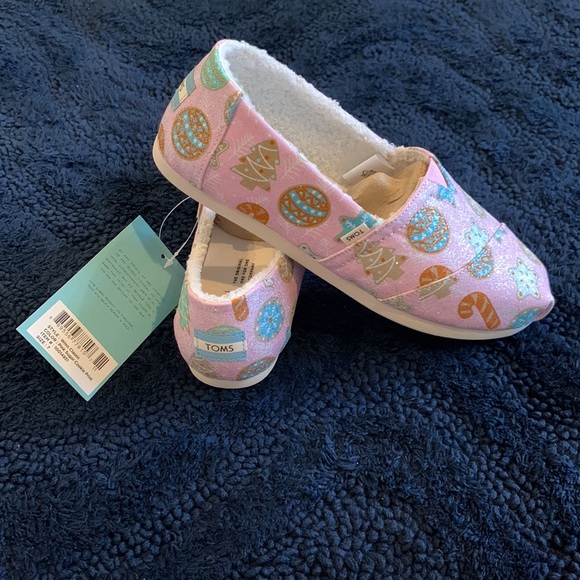 TOMS pink sugar cookie shoe, size 6 & 7 - Picture 8 of 11